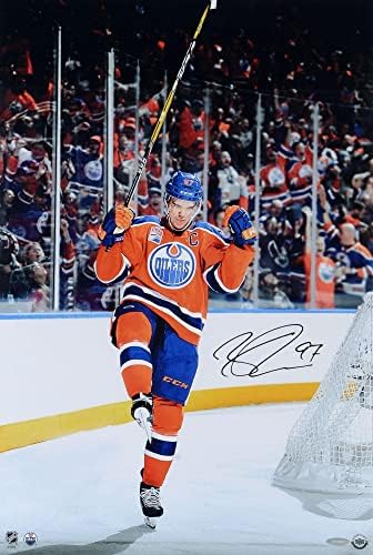 Connor McDavid Edmonton Oilers Dedikált 16 x 24 Ünnep Fénykép - Felső szint - Dedikált NHL-Fotók